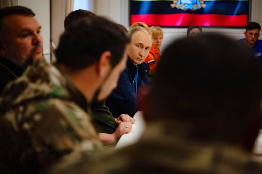 Putin, Kursk bölgesini ziyaret etti