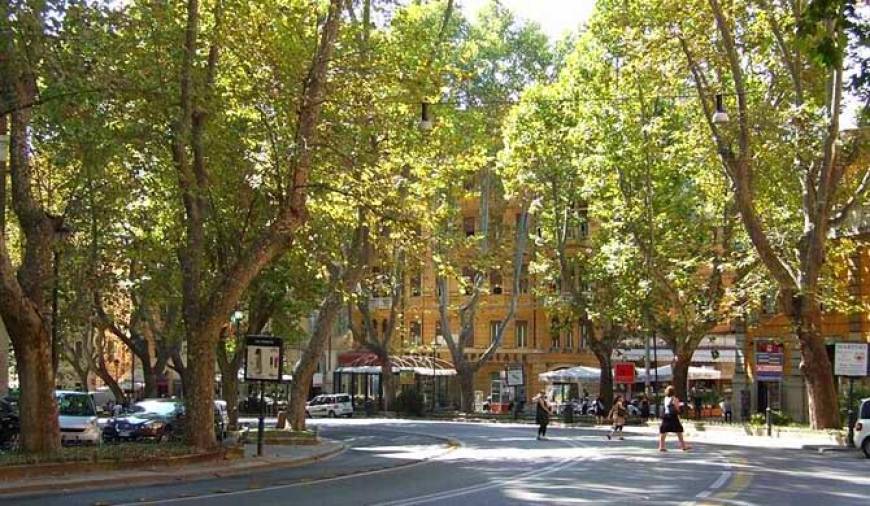 Roma’da Alman turist, tarihi eseri skuterle taşırken yakalandı