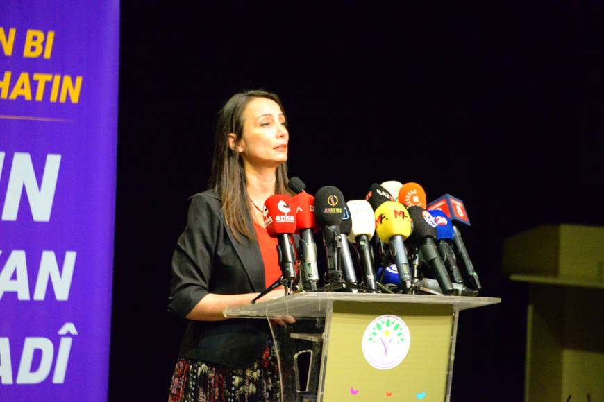 Tülay Hatimoğulları: Toplumun tamamı tarihi bir ana tanıklık ediyor