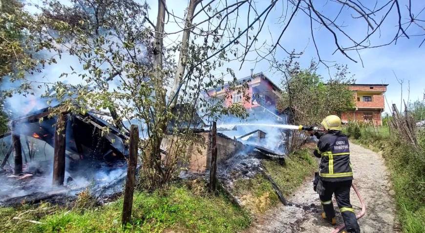 Ordu'da tek katlı marangoz atölyesi yandı