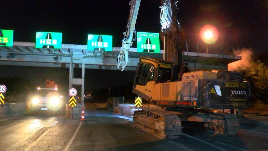 İstanbul- Avcılar gişelerinde Serbest Geçiş Sistemi çalışmaları; giriş- çıkışlar kapatıldı