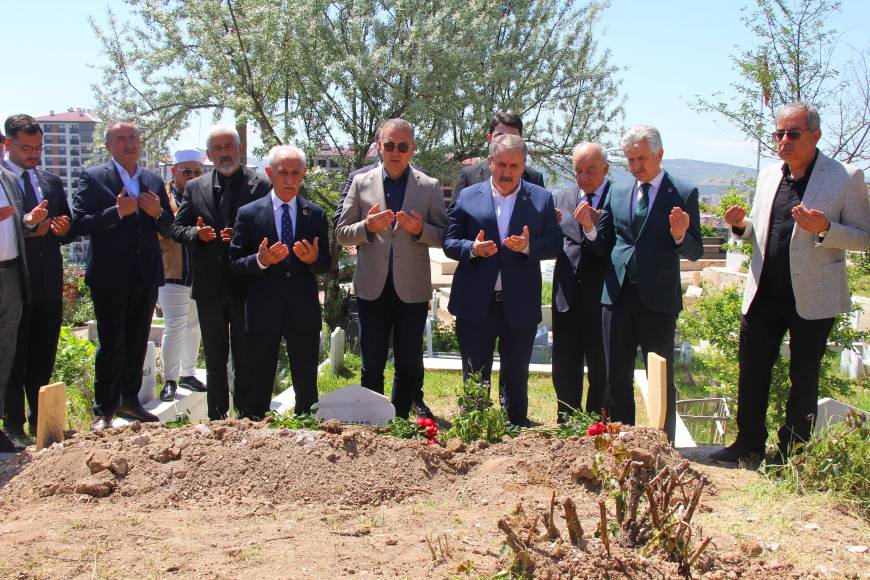 BBP Genel Başkan Destici, Sivas'ta taziye ziyaretinde bulundu