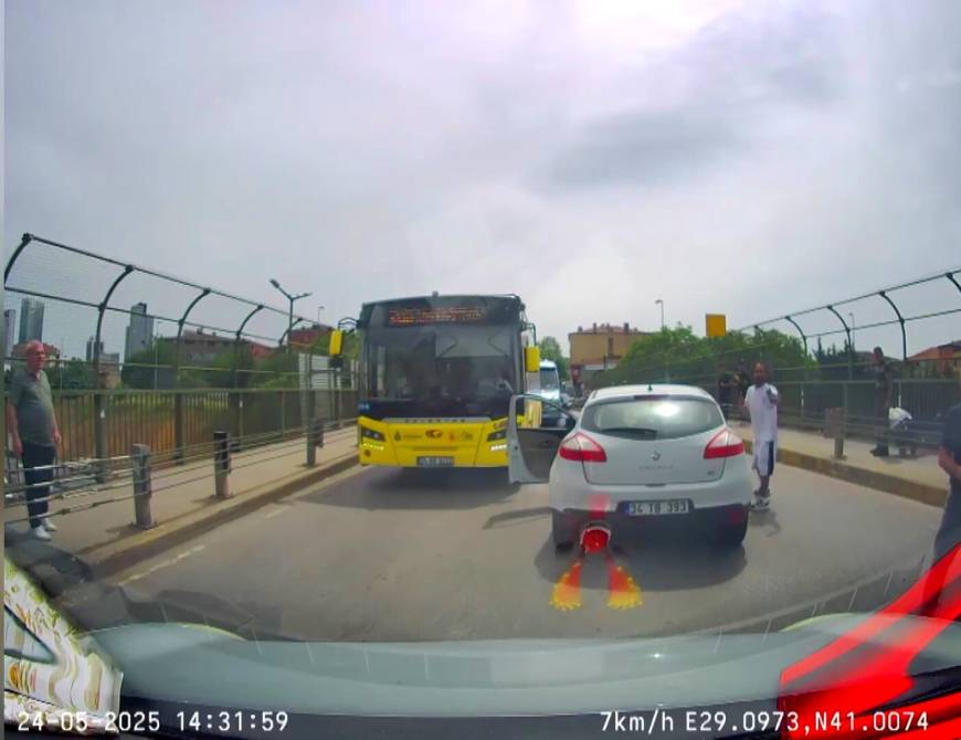 İstanbul- Ataşehir'de trafikte tartıştığı bıçaklı saldırgana yangın tüpüyle karşılık verdi