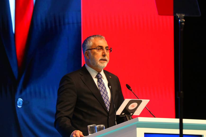 Bakan Işıkhan: Önceliğimiz işin geleceğinden önce, işçimizin geleceği