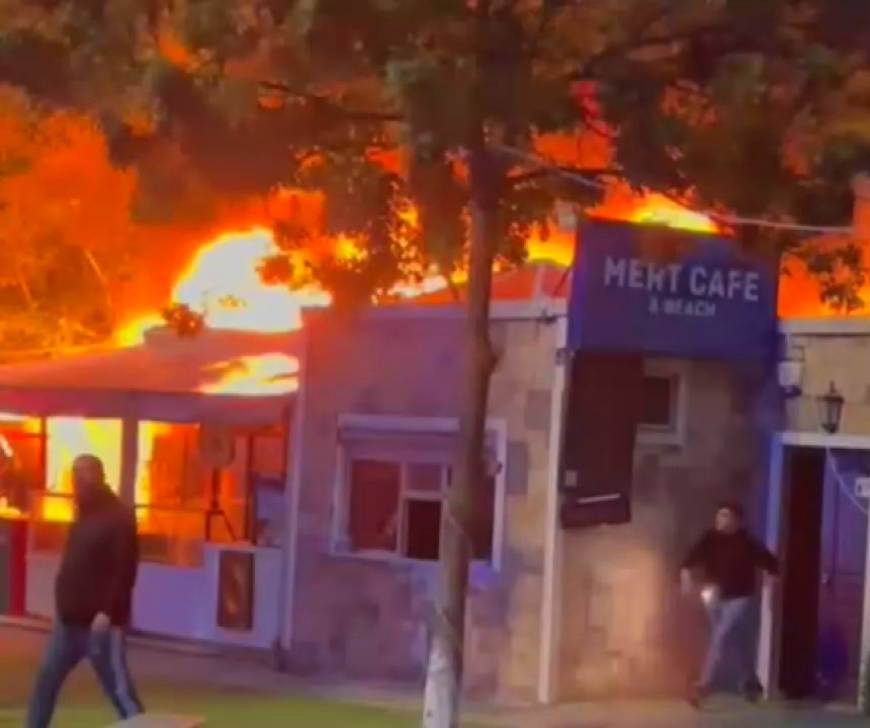 İstanbul - Silivri'de kafe alev alev yandı