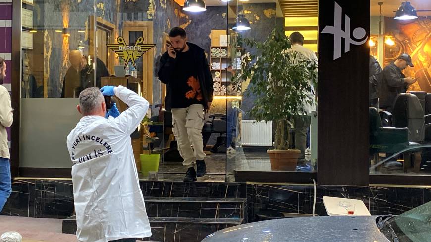 Kardeşini tıraş olurken ensesinden vurdu